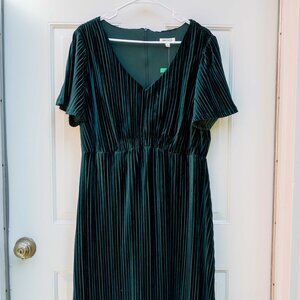 Briggs Pleated Velvet Tea Length Dress - Emerald Green (XL)